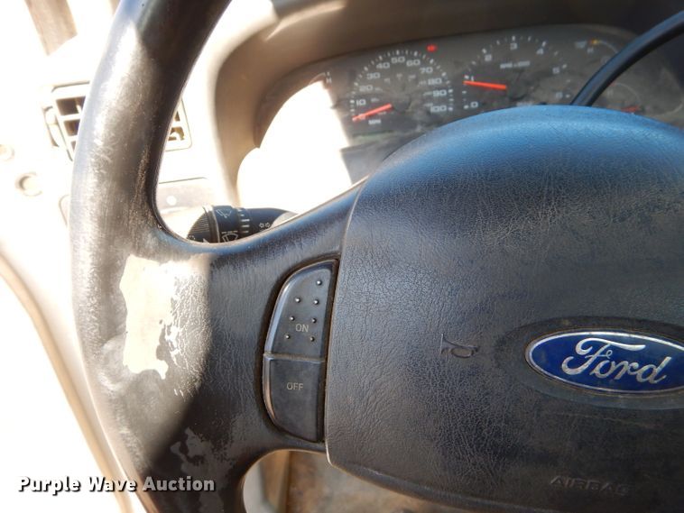 image for item FA9807 2003 Ford F250 Super Duty utility bed pickup truck