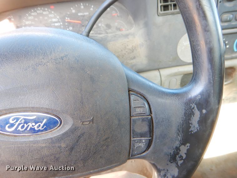 image for item FA9807 2003 Ford F250 Super Duty utility bed pickup truck