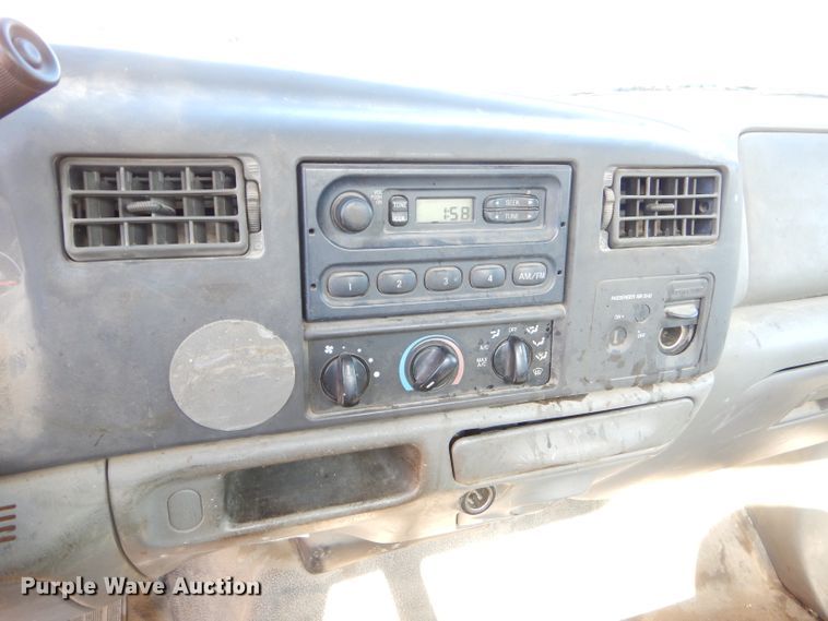 image for item FA9807 2003 Ford F250 Super Duty utility bed pickup truck