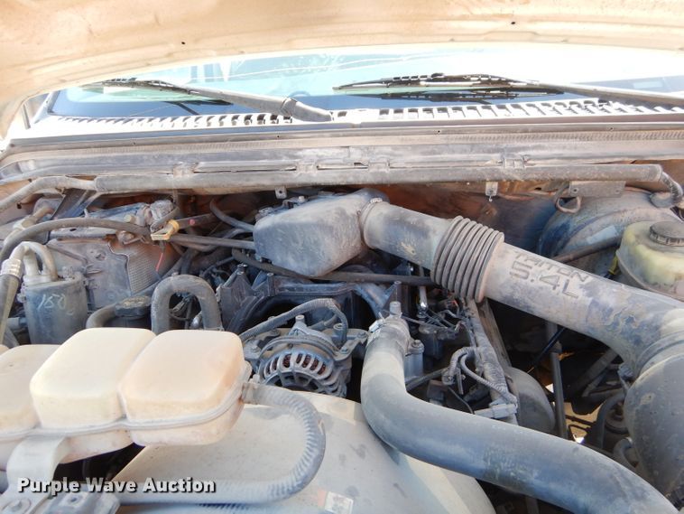 image for item FA9807 2003 Ford F250 Super Duty utility bed pickup truck