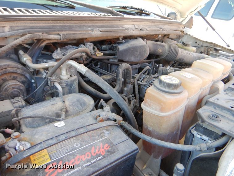 image for item FA9807 2003 Ford F250 Super Duty utility bed pickup truck