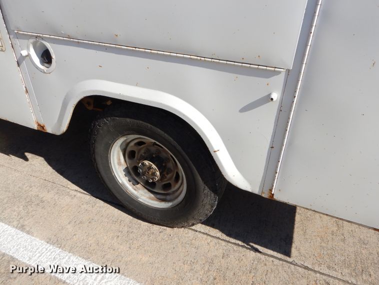 image for item FA9807 2003 Ford F250 Super Duty utility bed pickup truck