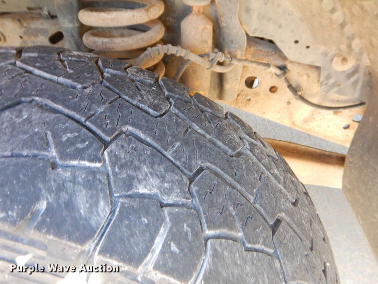 image for item FA9807 2003 Ford F250 Super Duty utility bed pickup truck