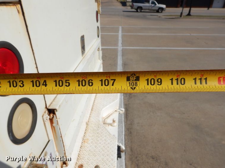 image for item FA9807 2003 Ford F250 Super Duty utility bed pickup truck