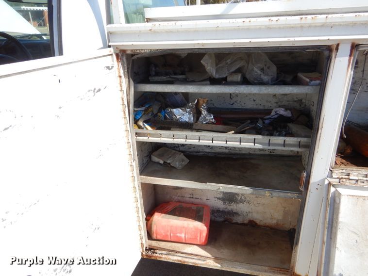 image for item FA9807 2003 Ford F250 Super Duty utility bed pickup truck