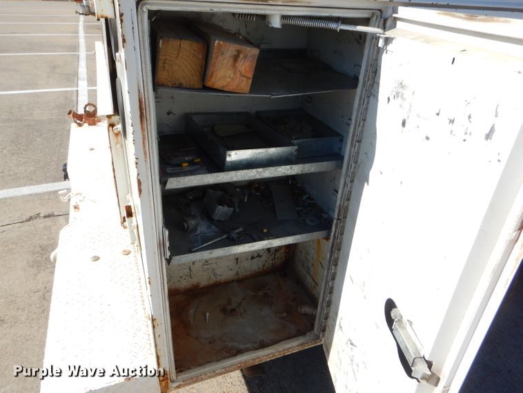 image for item FA9807 2003 Ford F250 Super Duty utility bed pickup truck