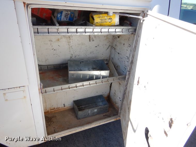 image for item FA9807 2003 Ford F250 Super Duty utility bed pickup truck