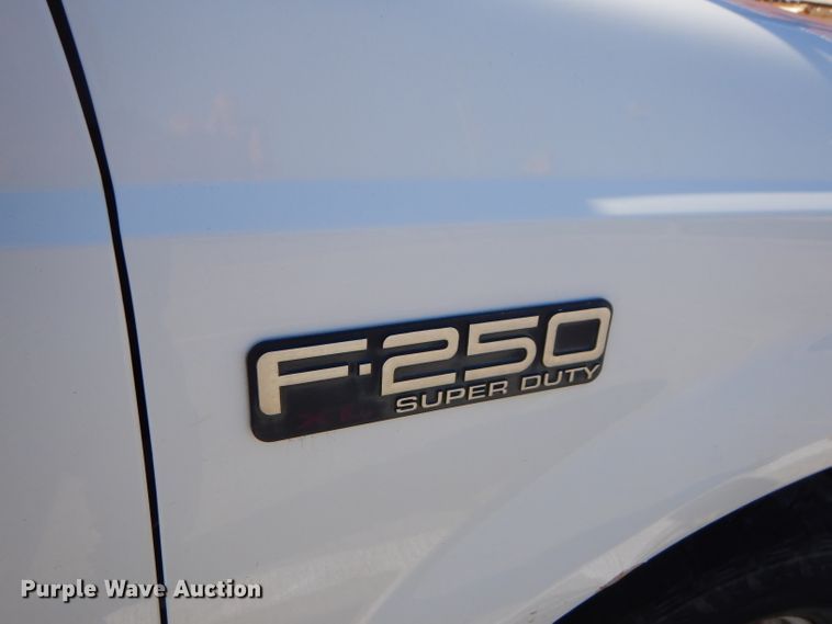 image for item FA9807 2003 Ford F250 Super Duty utility bed pickup truck