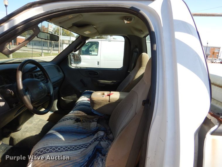 image for item FA9809 2004 Ford F150 pickup truck