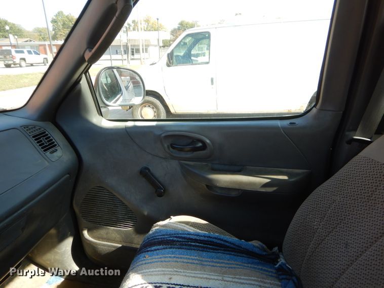 image for item FA9809 2004 Ford F150 pickup truck