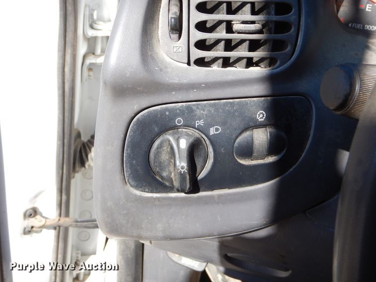 image for item FA9809 2004 Ford F150 pickup truck