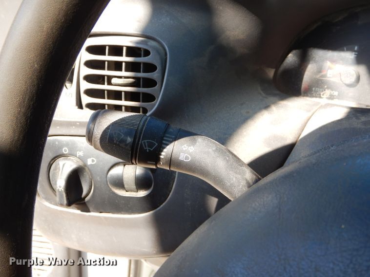 image for item FA9809 2004 Ford F150 pickup truck