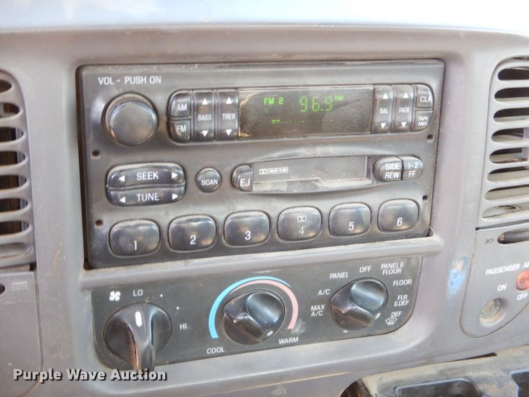 image for item FA9809 2004 Ford F150 pickup truck