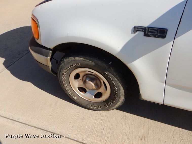 image for item FA9809 2004 Ford F150 pickup truck