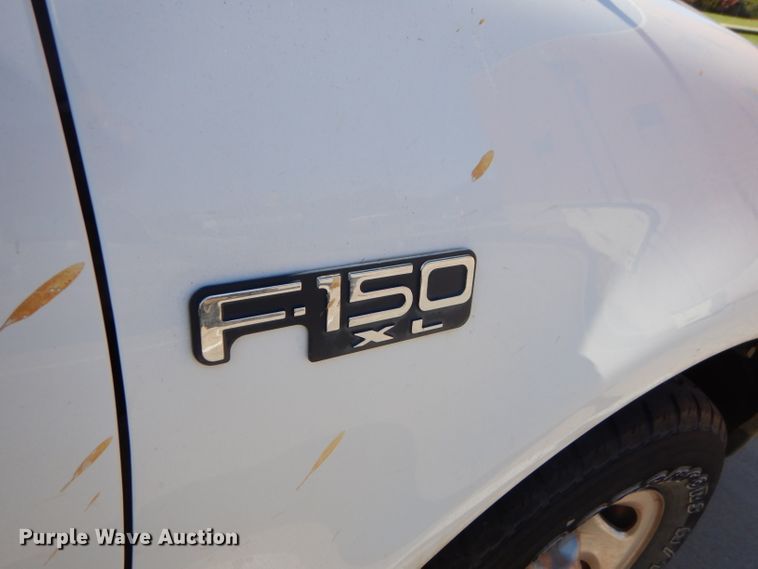 image for item FA9809 2004 Ford F150 pickup truck
