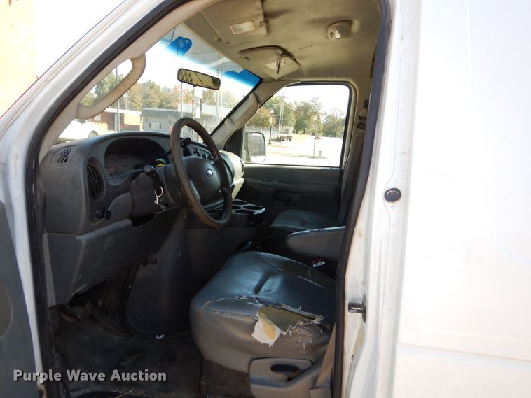 image for item FA9819 2007 Ford E150 van