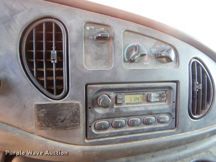 image for item FA9819 2007 Ford E150 van