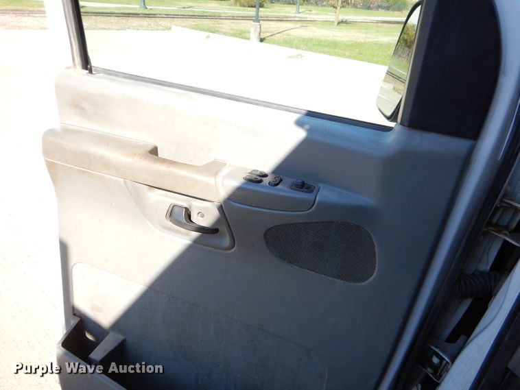image for item FA9819 2007 Ford E150 van