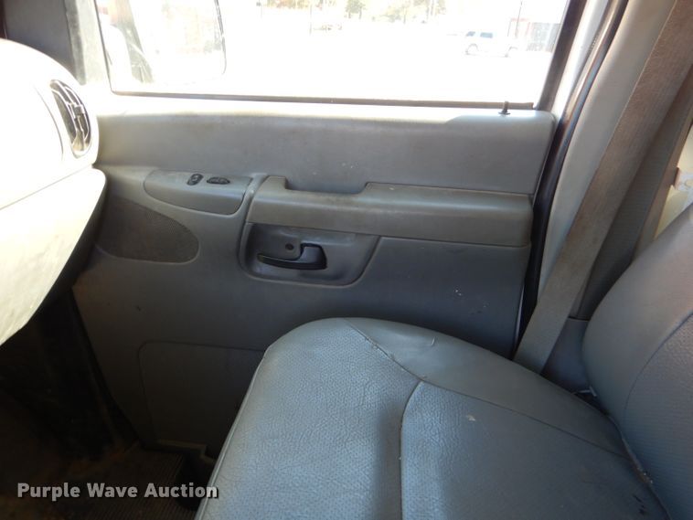 image for item FA9819 2007 Ford E150 van