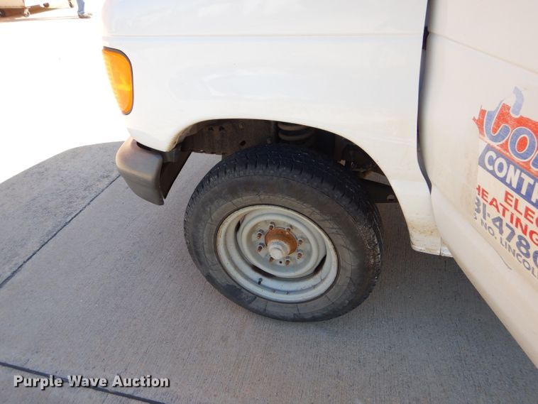 image for item FA9819 2007 Ford E150 van