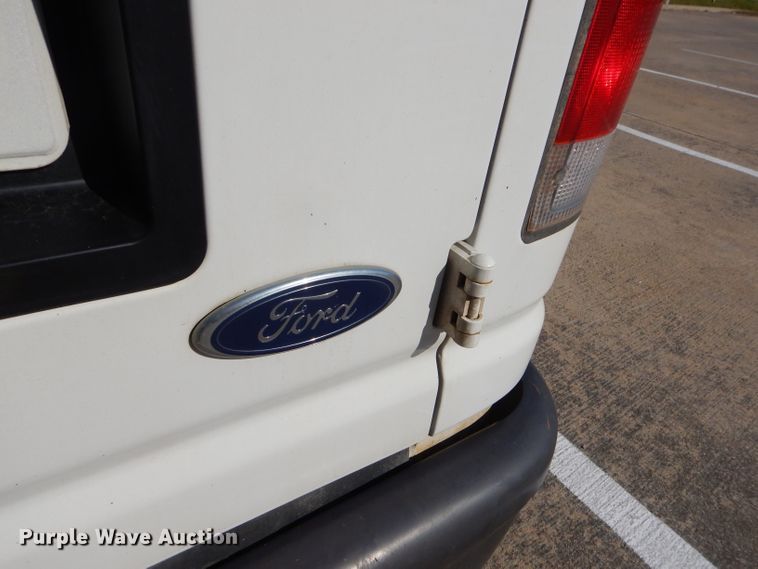 image for item FA9819 2007 Ford E150 van