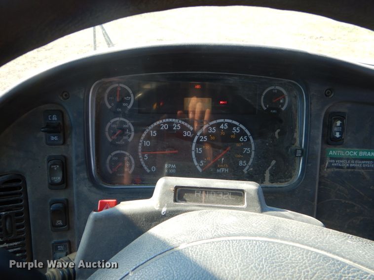 image for item FA9825 2008 Freightliner Thomas school bus