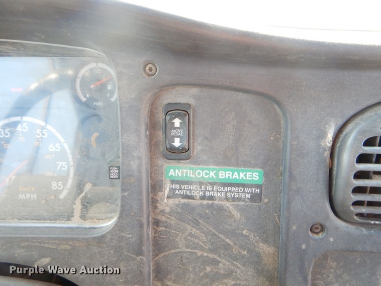 image for item FA9825 2008 Freightliner Thomas school bus