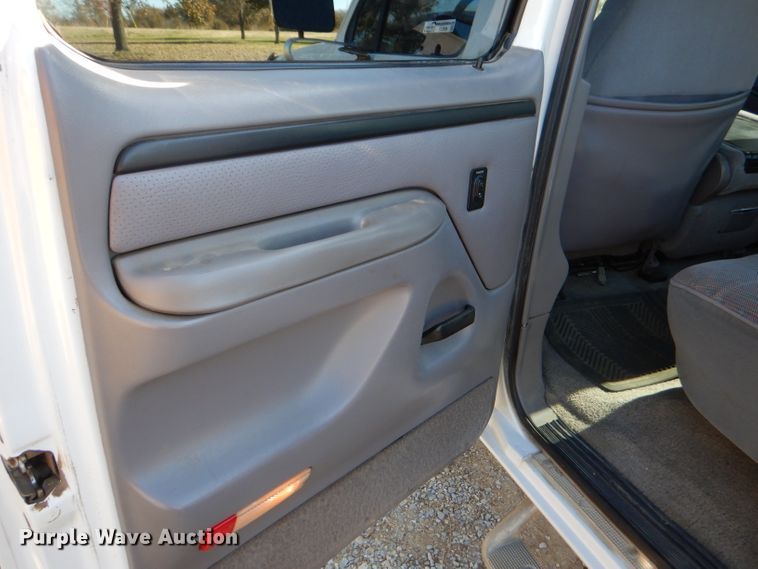 image for item FA9826 1997 Ford F350 XLT Crew Cab pickup truck