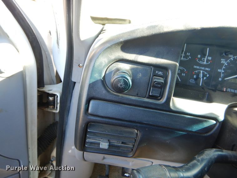 image for item FA9826 1997 Ford F350 XLT Crew Cab pickup truck