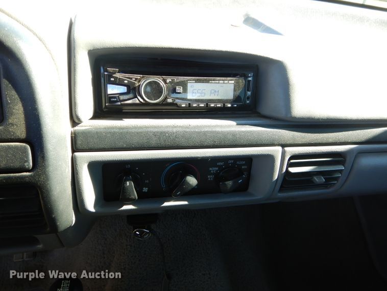 image for item FA9826 1997 Ford F350 XLT Crew Cab pickup truck