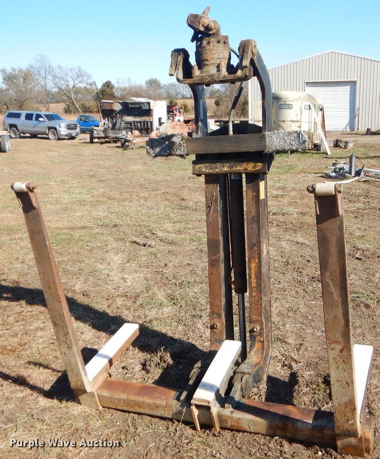 image for item FA9833 2000 Kinshofer pallet fork attachment