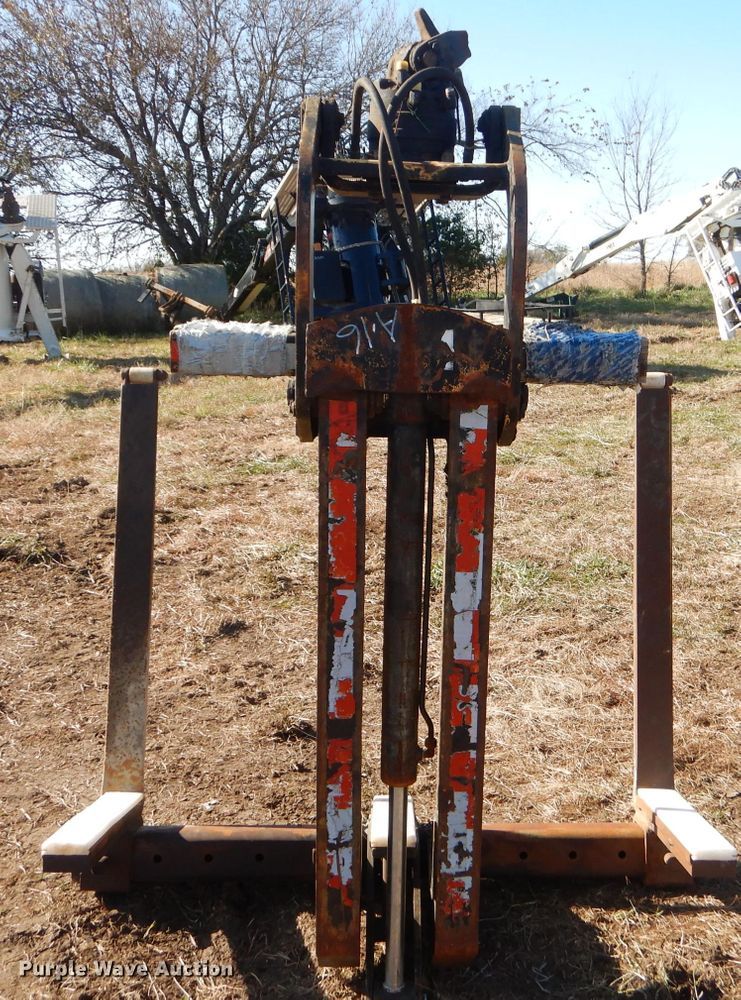 image for item FA9833 2000 Kinshofer pallet fork attachment