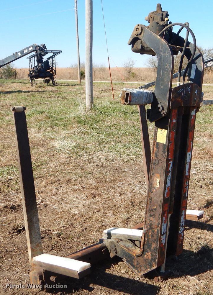 image for item FA9833 2000 Kinshofer pallet fork attachment
