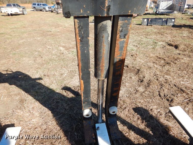 image for item FA9834 2000 Kinshofer 461-6000 pallet fork attachment