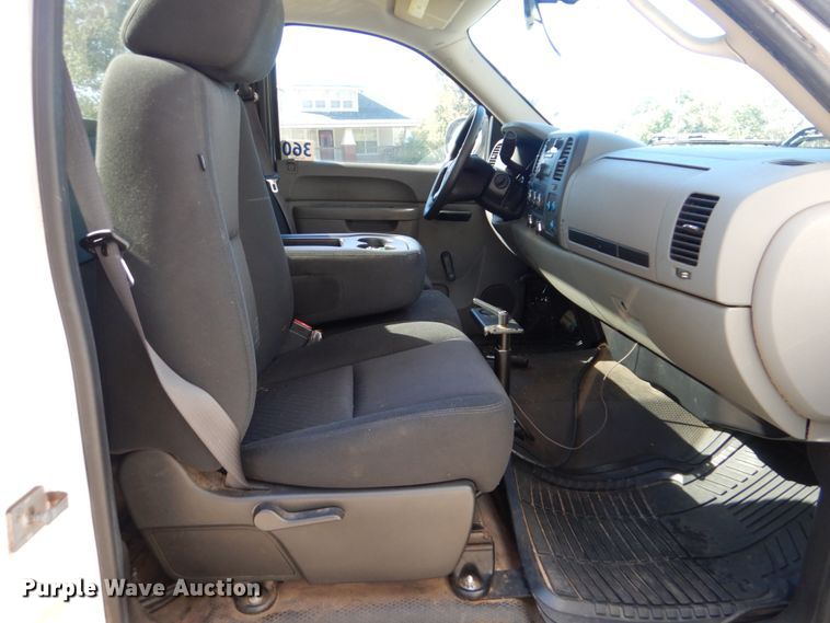 image for item FF9002 2011 Chevrolet Silverado 1500 pickup truck