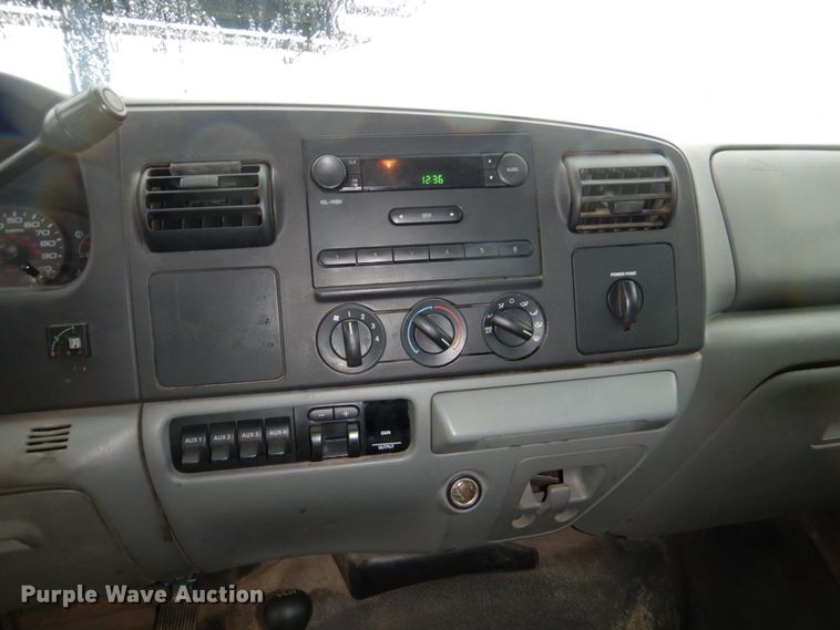 image for item FF9041 2007 Ford F450 Super Duty Crew Cab truck cab and chassis