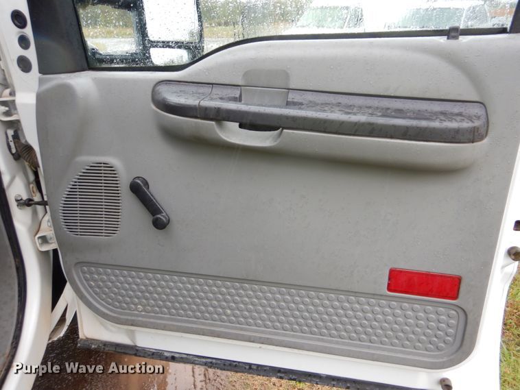 image for item FF9041 2007 Ford F450 Super Duty Crew Cab truck cab and chassis