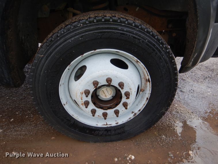 image for item FF9041 2007 Ford F450 Super Duty Crew Cab truck cab and chassis