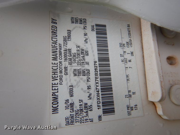 image for item FF9041 2007 Ford F450 Super Duty Crew Cab truck cab and chassis