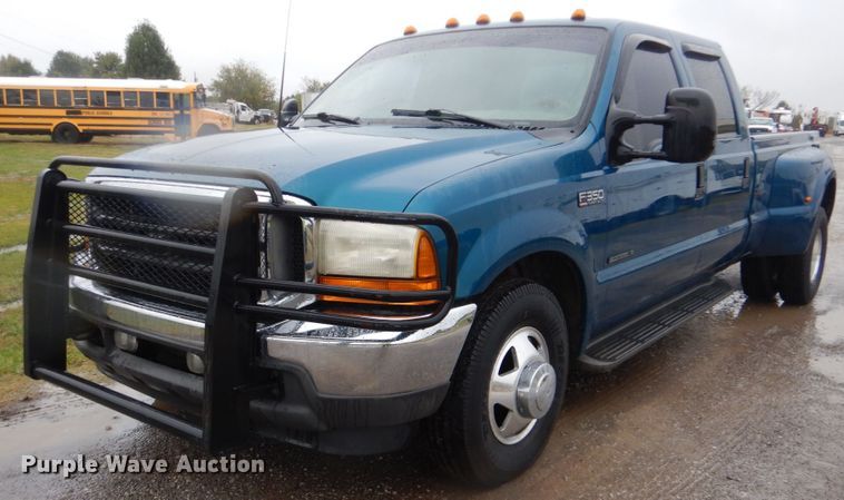 image for item FF9042 2001 Ford F350 Super Duty Crew Cab pickup truck