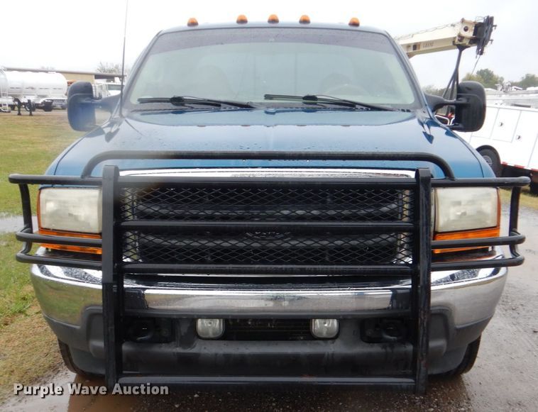 image for item FF9042 2001 Ford F350 Super Duty Crew Cab pickup truck