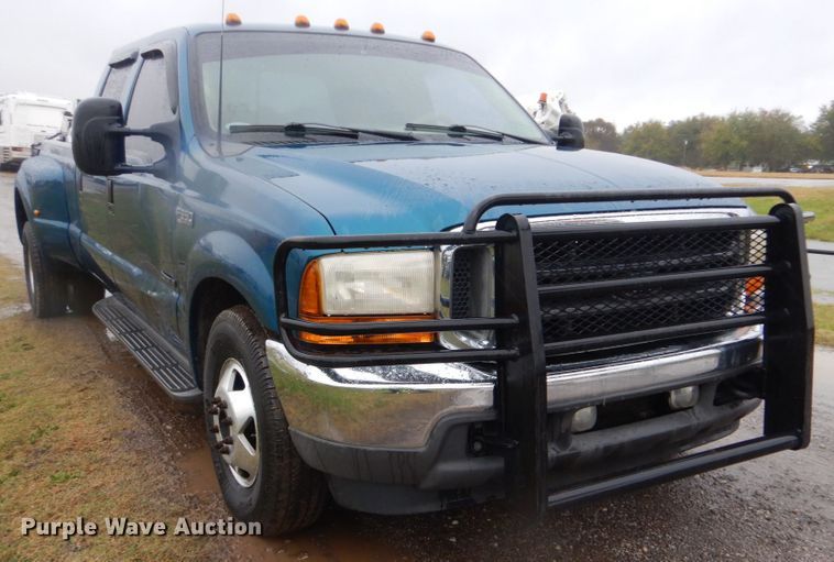 image for item FF9042 2001 Ford F350 Super Duty Crew Cab pickup truck