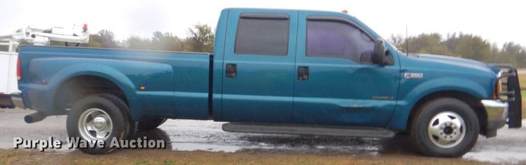 image for item FF9042 2001 Ford F350 Super Duty Crew Cab pickup truck