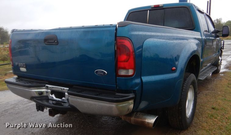 image for item FF9042 2001 Ford F350 Super Duty Crew Cab pickup truck