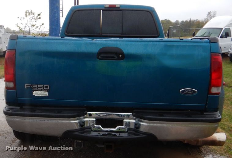 image for item FF9042 2001 Ford F350 Super Duty Crew Cab pickup truck