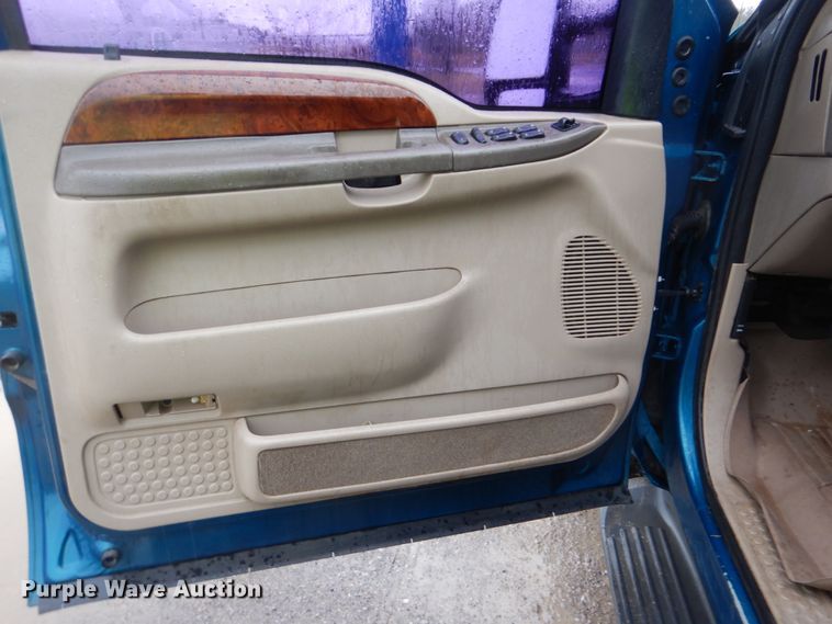 image for item FF9042 2001 Ford F350 Super Duty Crew Cab pickup truck