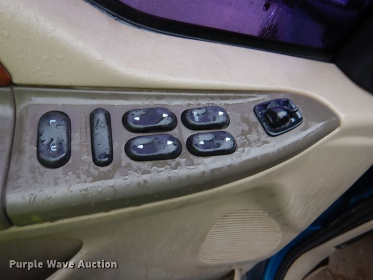 image for item FF9042 2001 Ford F350 Super Duty Crew Cab pickup truck