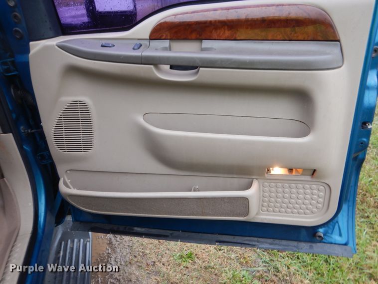 image for item FF9042 2001 Ford F350 Super Duty Crew Cab pickup truck