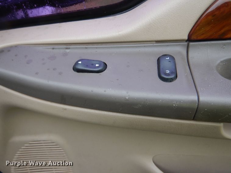 image for item FF9042 2001 Ford F350 Super Duty Crew Cab pickup truck