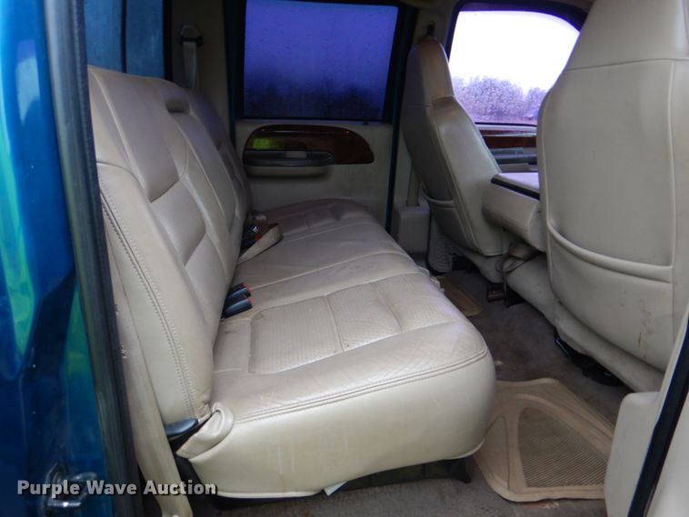 image for item FF9042 2001 Ford F350 Super Duty Crew Cab pickup truck